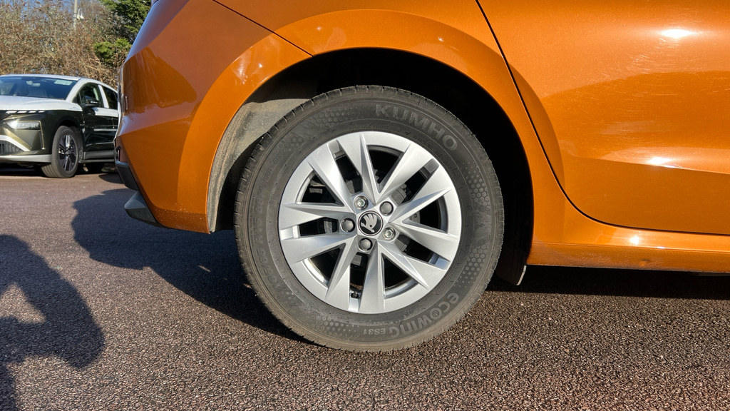 Skoda Fabia Fabia 1.0 Mpi 80 Se Edition KT25EKZ Orange #5