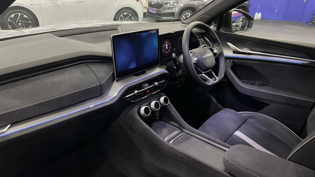 Skoda Kodiaq Kodiaq 1.5 Tsi Iv 204 Sportline Dsg EF25OLU Silver #2