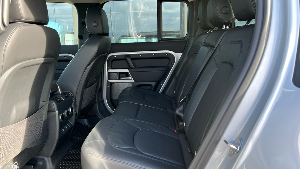 Land Rover Defender 110 Defender 2.0 P400e Xs Edition 110 FX74RUJ Silver #4