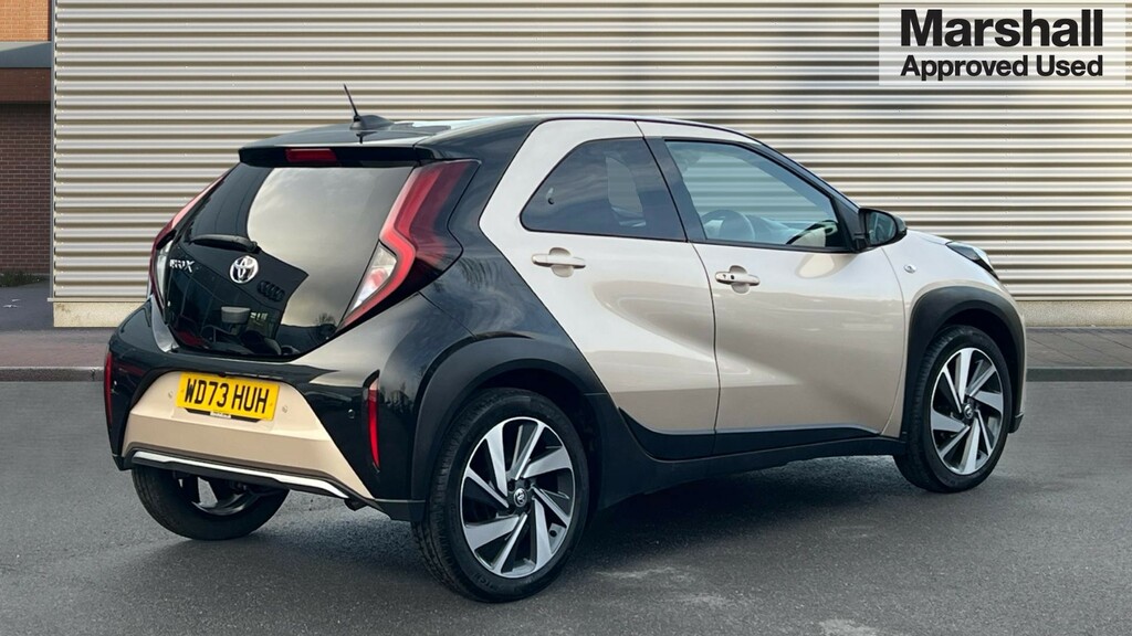 Toyota Aygo X Aygo X 1.0 Vvt-i Exclusive WD73HUH Brown #3