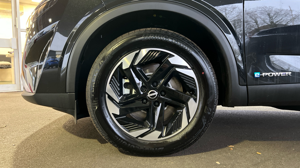 Nissan Qashqai Nissan Qashqai Hatchback 1.5 E-power Acenta Premiu FE75EZP Black #4
