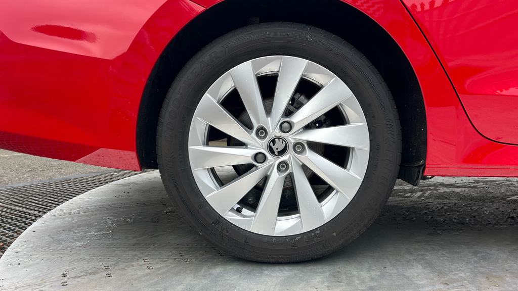 Skoda Octavia Octavia 2.0 Tdi 150 Se L Dsg Red #5