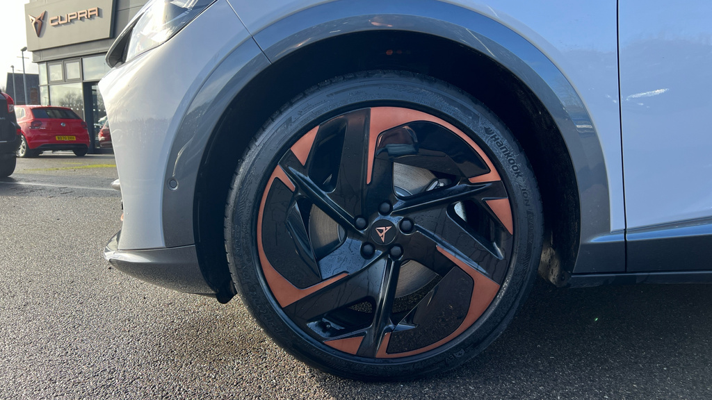 Cupra Tavascan Tavascan 250Kw Vz1 77Kwh Awd Winter Pack OX75DZF White #5