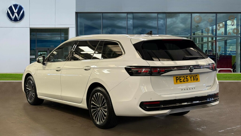 Volkswagen Passat Passat 1.5 Tsi Ehybrid Elegance Dsg PE25YXG White #3