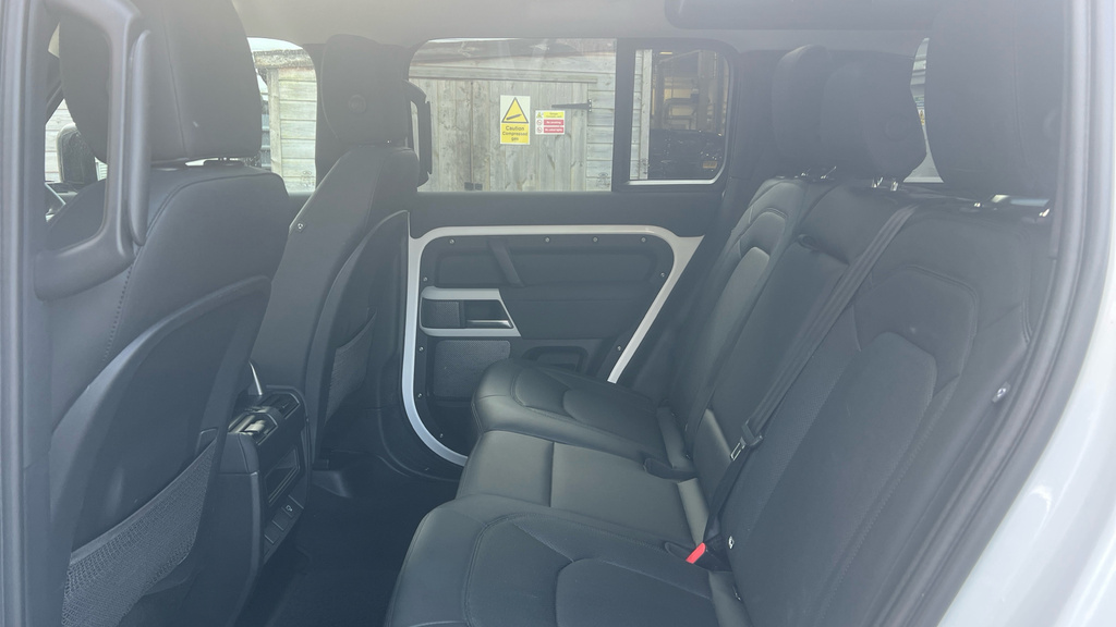 Land Rover Defender 110 Defender 3.0 D250 Se 110 VX72XFA White #4