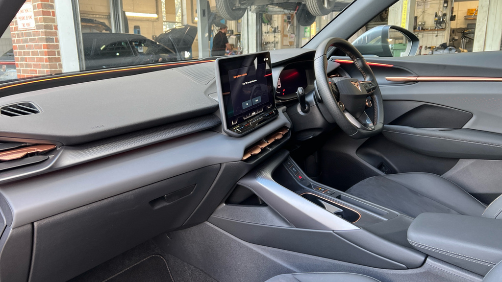 Cupra Terramar Cupra Terramar Hatchback 1.5 Ehybrid 204 V2 Ds KT74HVY Black #2