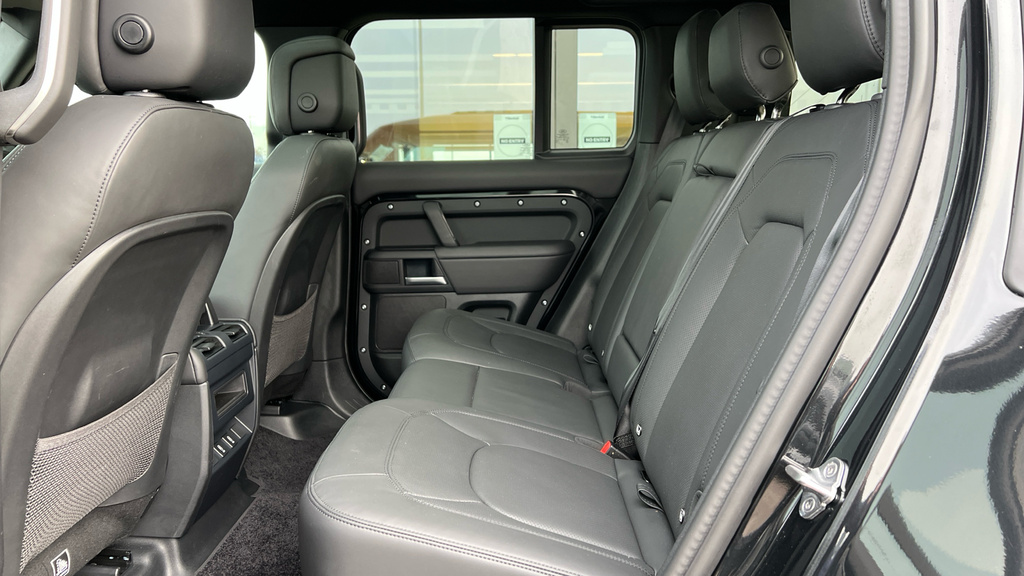 Land Rover Defender 110 Defender 3.0 D350 X-dynamic Hse 110 FX75MYK Black #4