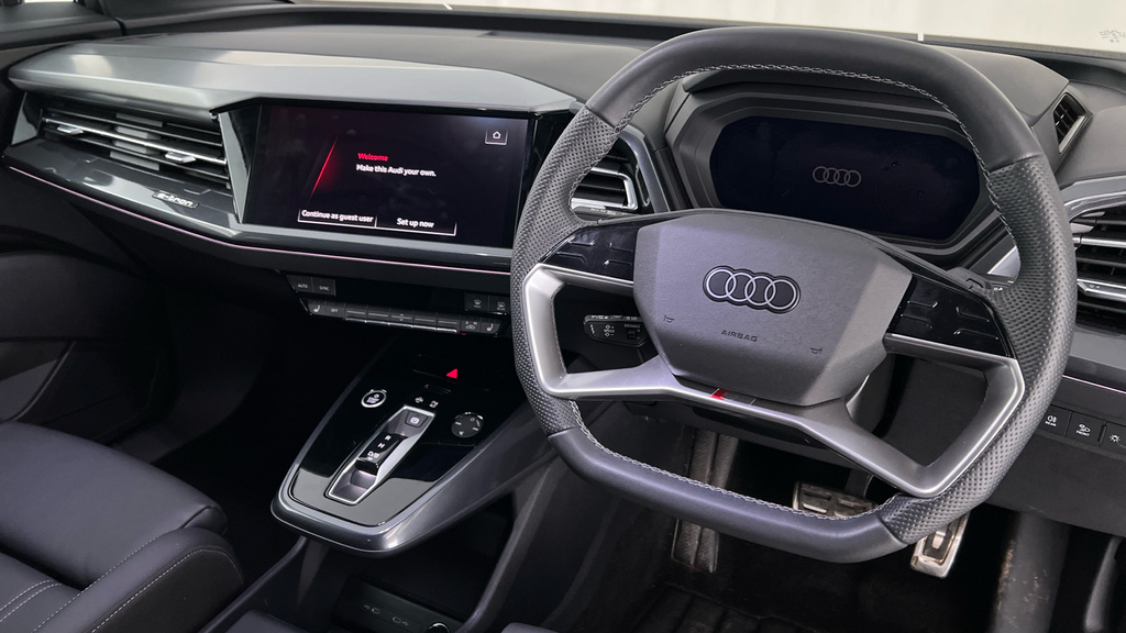 Audi Q4 E Tron Q4 210Kw 45 Quattro 82Kwh Black Edition KS25PCO Silver #6