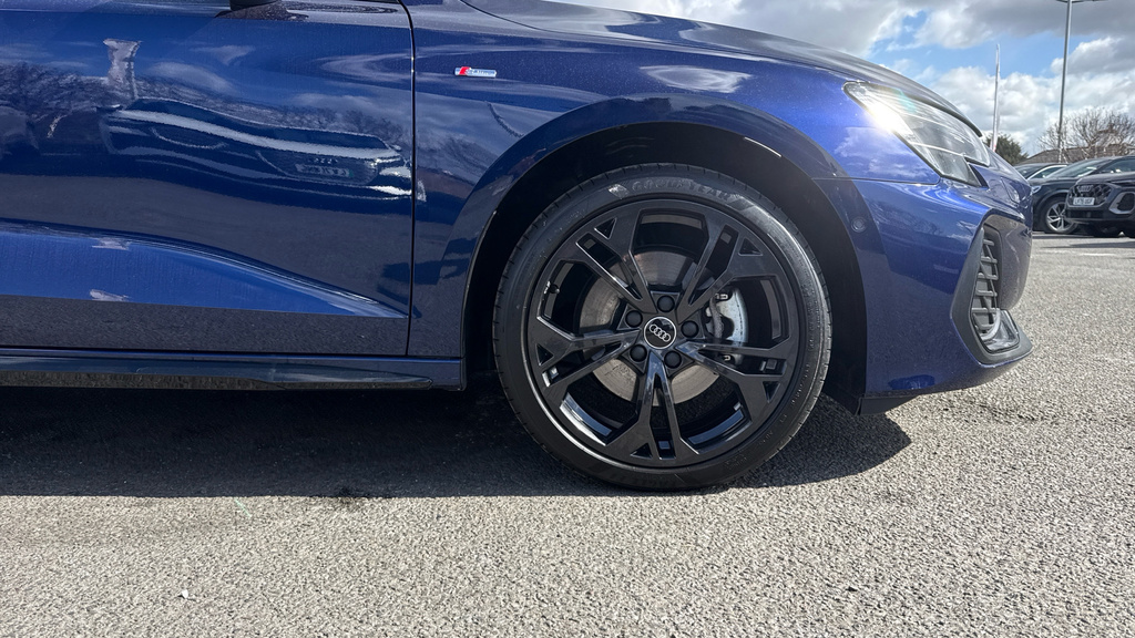 Audi A3 A3 40 Tfsi E Black Edition S Tronic LR75DHG Blue #5