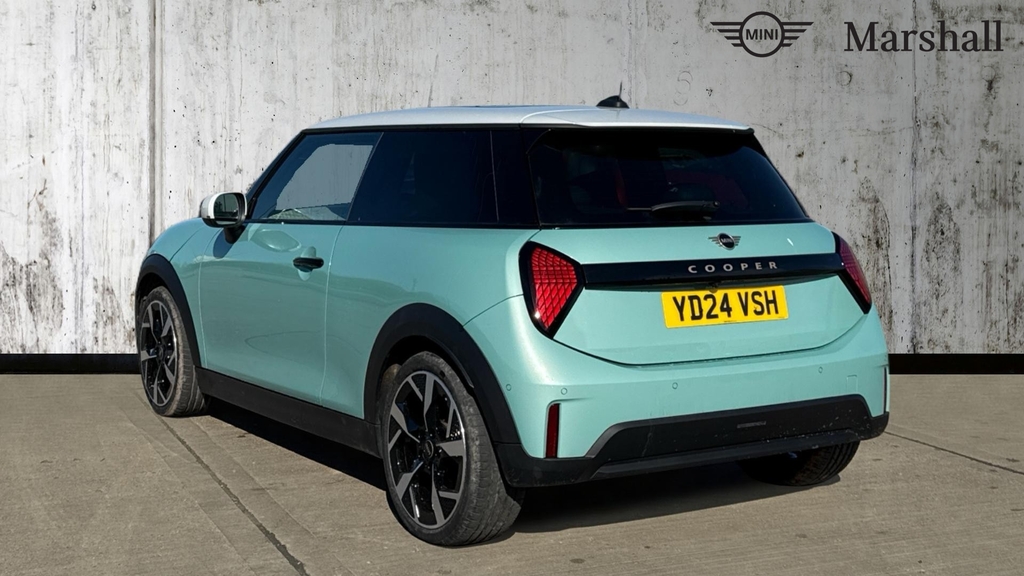 Mini Hatch Cooper 1.5 C Exclusive YD24VSH Green #2