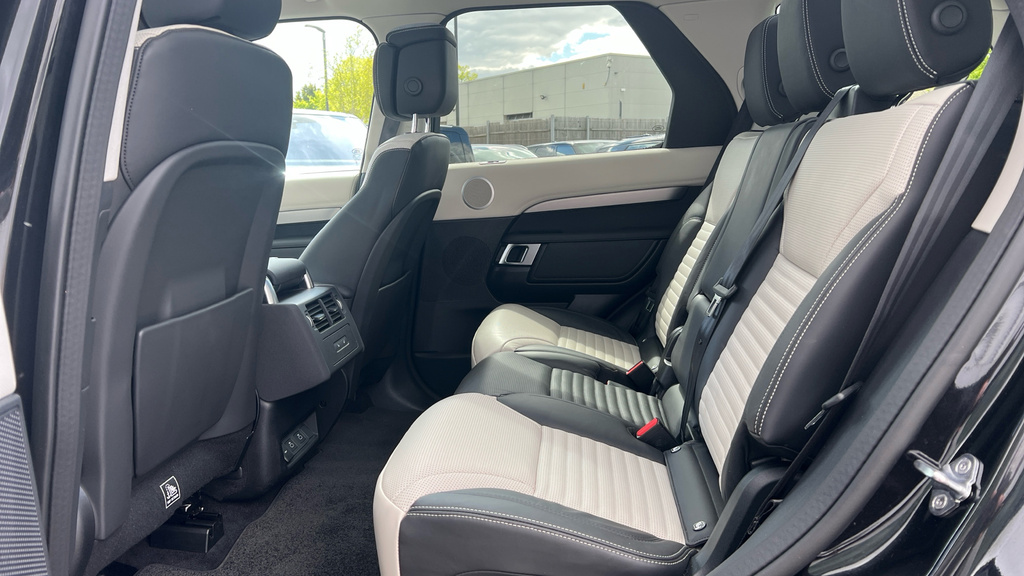 Land Rover Discovery Discovery 3.0 D350 Dynamic Hse KM74FKW Black #4