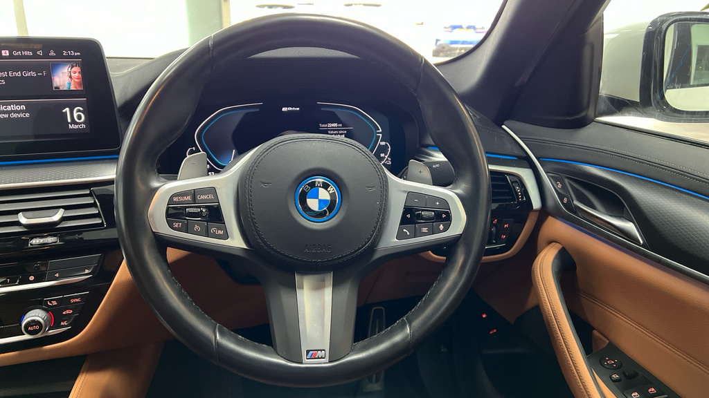 BMW 5 Series 5 Series 530E M Sport White #5