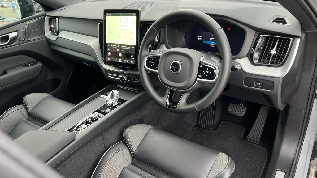 Volvo XC60 Xc60 2.0 B5p Plus Black Edition Awd Geartronic WF75FMV Grey #4