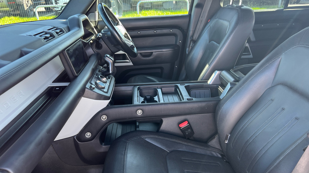 Land Rover Defender 110 Defender 3.0 D300 X-dynamic Hse 110 YN21ZHP Black #3