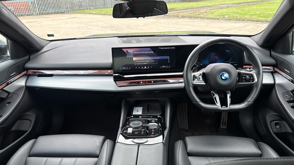 BMW i5 I5 250Kw Edrive40 M Sport Pro 84Kwh Black #4