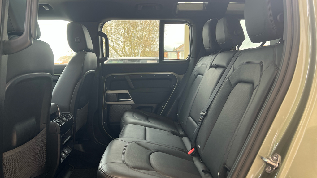 Land Rover Defender 110 Defender 3.0 D300 Se 110 FA23KYN Green #4