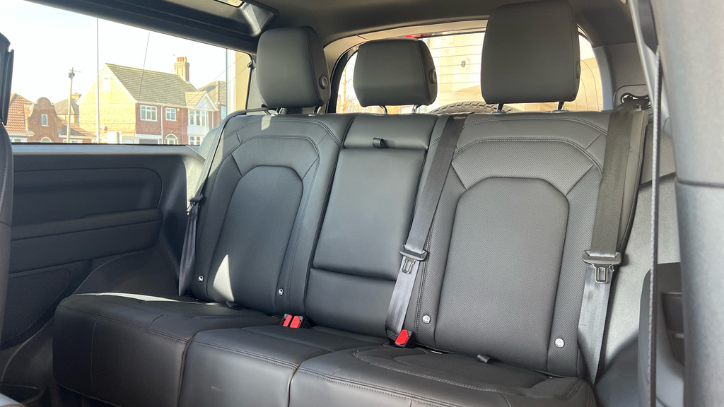 Land Rover Defender 90 Defender 3.0 D250 X-dynamic Se 90 FL25YFO Black #4