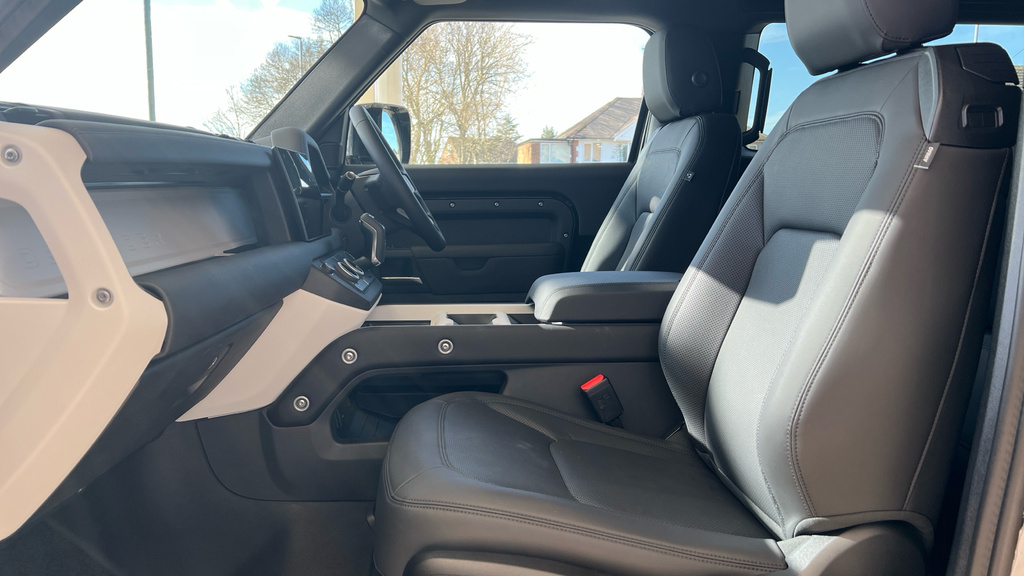 Land Rover Defender 90 Defender 3.0 D250 X-dynamic Se 90 FL25YFO Black #3