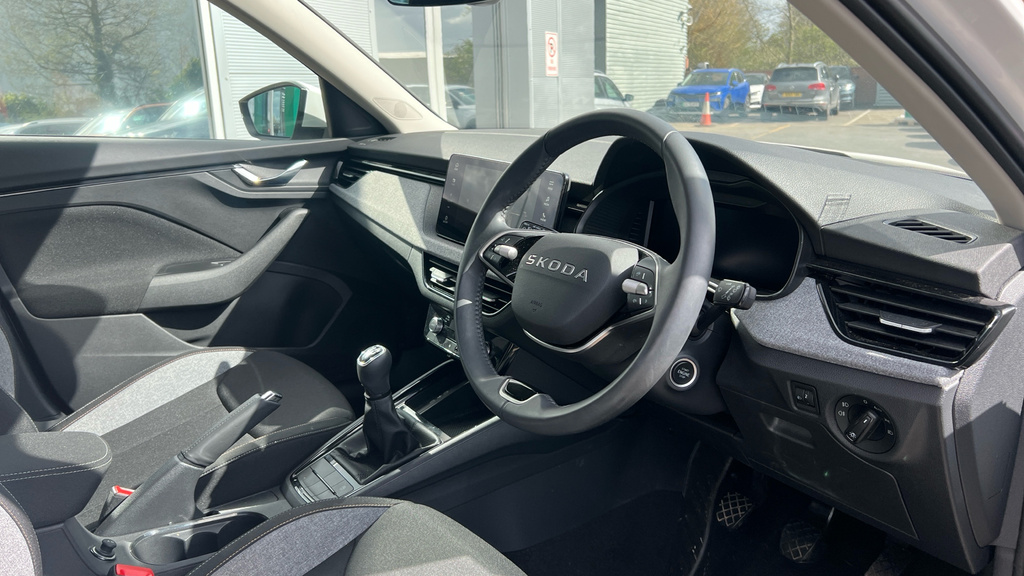 Skoda Kamiq Kamiq 1.0 Tsi 95 Se Edition DF25OBB White #6