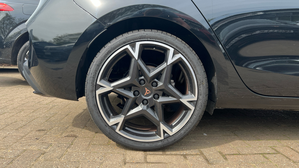 Cupra Leon Leon 1.5 Etsi 150 V2 Dsg DH25HXA Black #5
