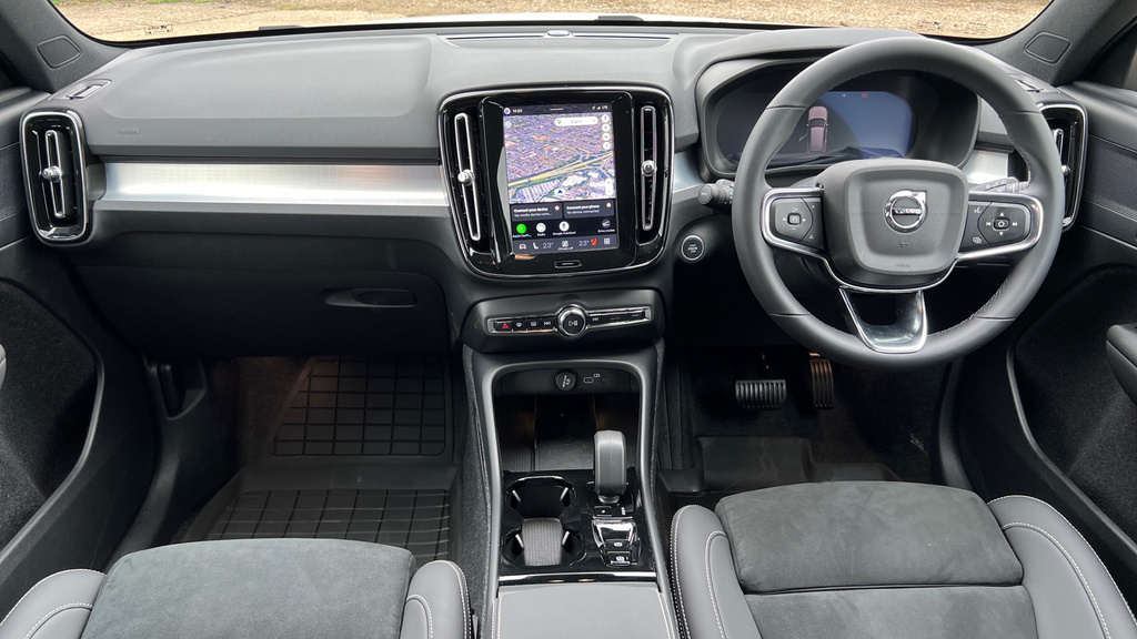 Volvo XC40 Volvo Xc40 Estate 2.0 B3p Plus Dark AF26NBN White #5