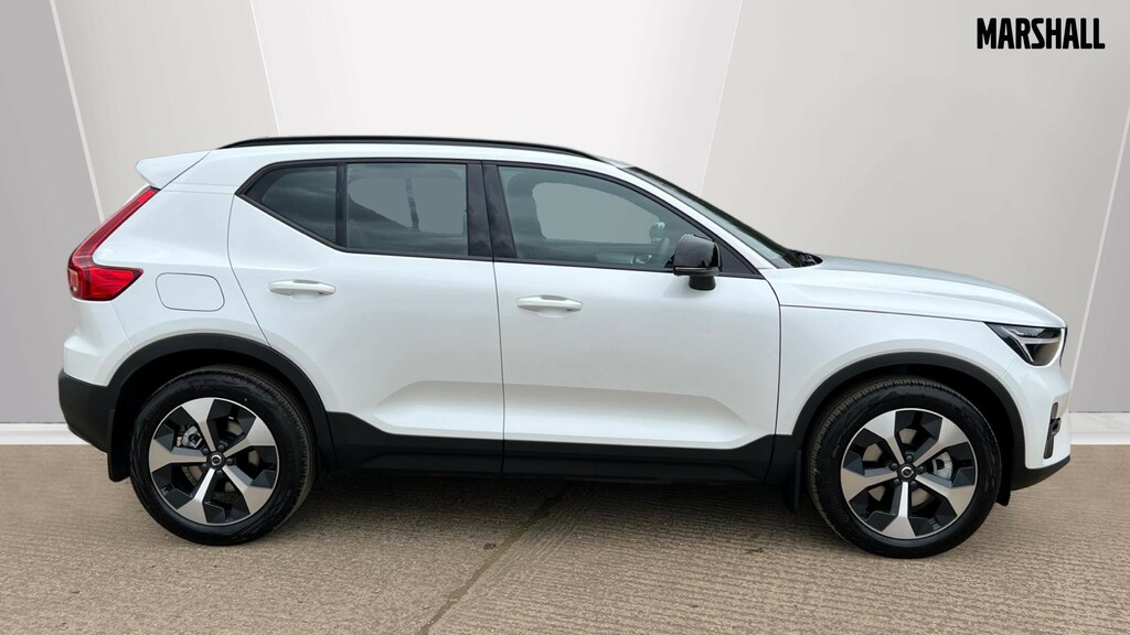 Volvo XC40 Volvo Xc40 Estate 2.0 B3p Plus Dark AF26NBN White #3