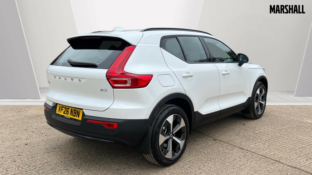 Volvo XC40 Volvo Xc40 Estate 2.0 B3p Plus Dark AF26NBN White #2