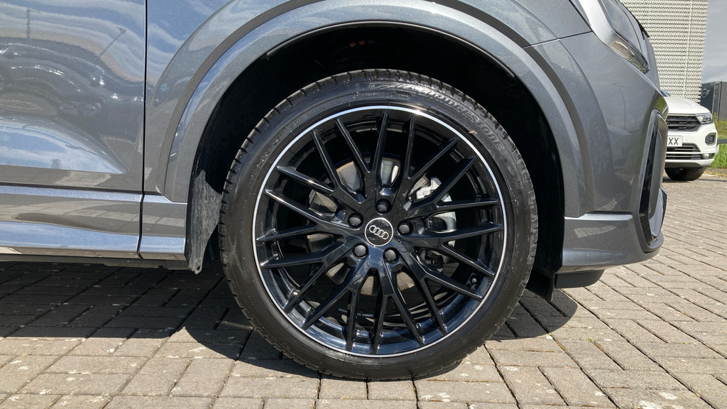 Audi Q2 Q2 35 Tfsi Black Edition S Tronic KT25WZA Grey #5
