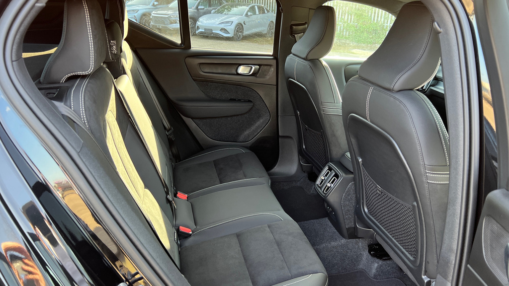 Volvo XC40 Xc40 2.0 B4p Plus Black Edition PX25XFG Black #6