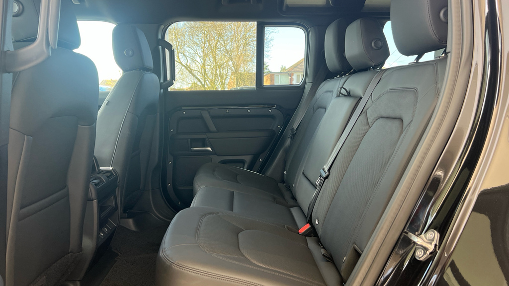Land Rover Defender 110 Defender 3.0 D250 X-dynamic Se 110 FE75BXL Black #4