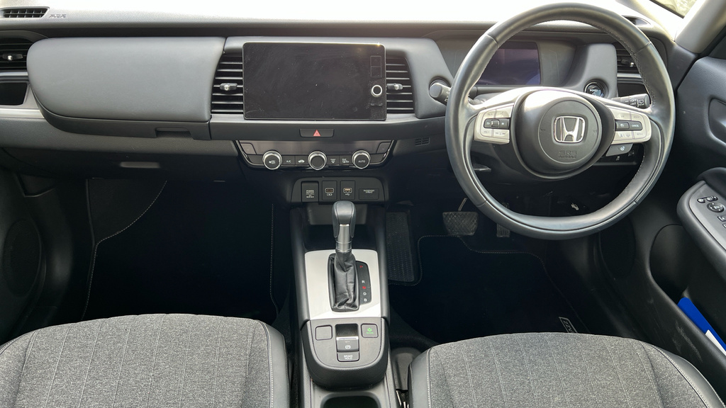 Honda Jazz Jazz 1.5 I-mmd Hybrid Ex Ecvt YA21HMP White #4