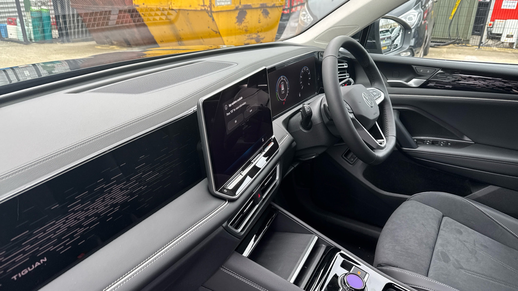 Volkswagen Tiguan Tiguan Elegance 1.5 Tsi Ehybrid 204 Ps 6-Speed Dsg Black #2