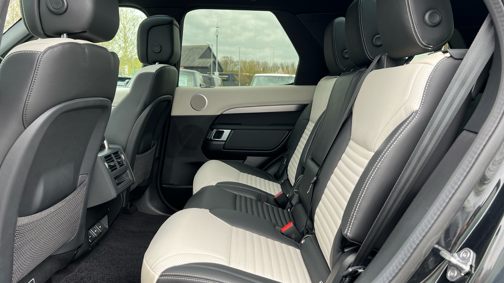 Land Rover Discovery Discovery 3.0 D250 R-dynamic Se RX23ZLK Black #4