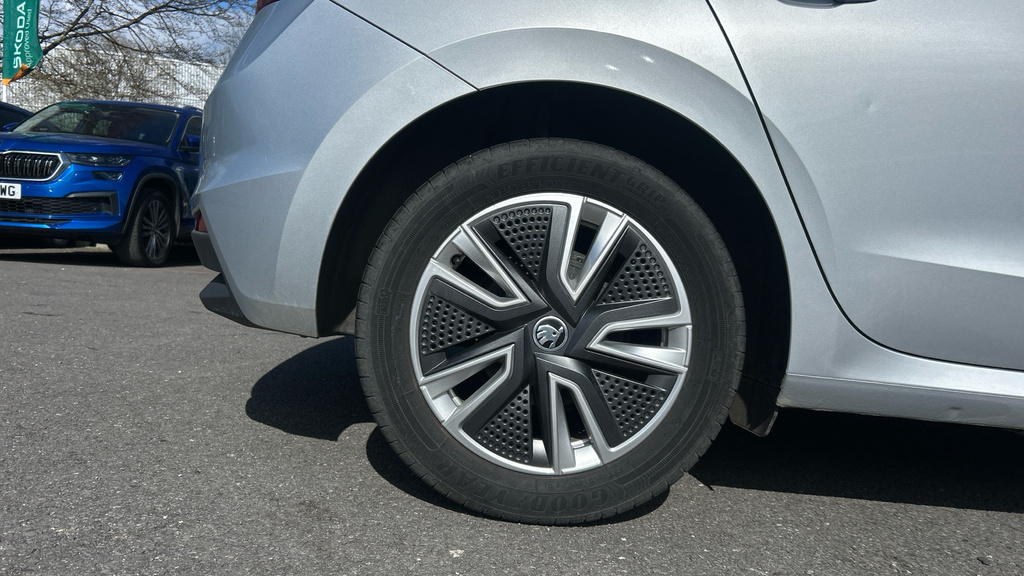 Skoda Fabia Fabia 1.0 Tsi 110 Se L GL22NLJ Silver #5
