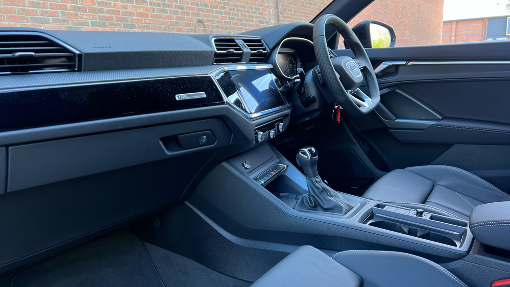 Audi Q3 Q3 35 Tfsi Black Edition S Tronic Tech Pack LM75FWZ Blue #2