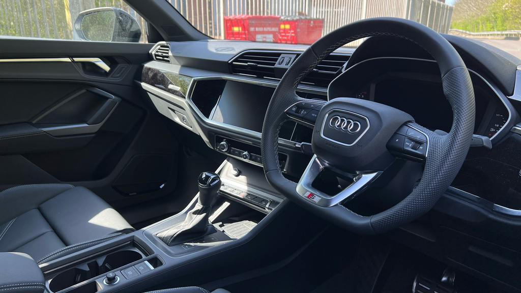 Audi Q3 Q3 35 Tfsi Black Edition S Tronic Tech Pack LM75FWZ Blue #6