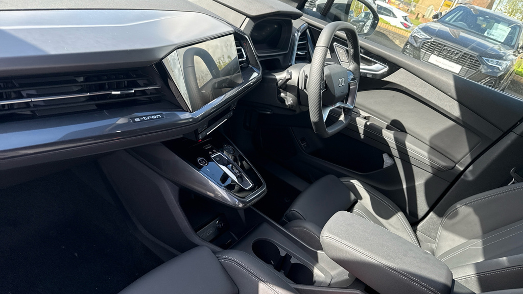 Audi Q4 E Tron Audi Q4 Sportback S Line 45 E-tron 210,00 Kw LV26OYR Grey #2