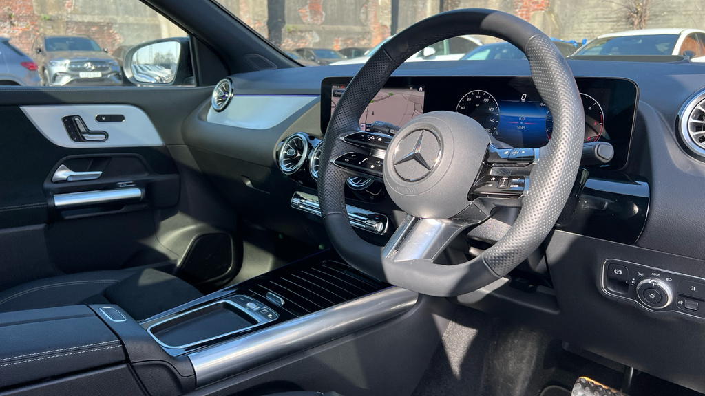 Mercedes-Benz GLA Class Gla 200D Amg Line Premium Plus KN75ACZ Silver #3