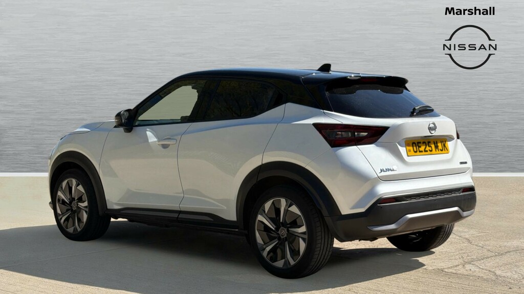 Nissan Juke Juke 1.6 Hybrid Tekna OE25MJK White #2