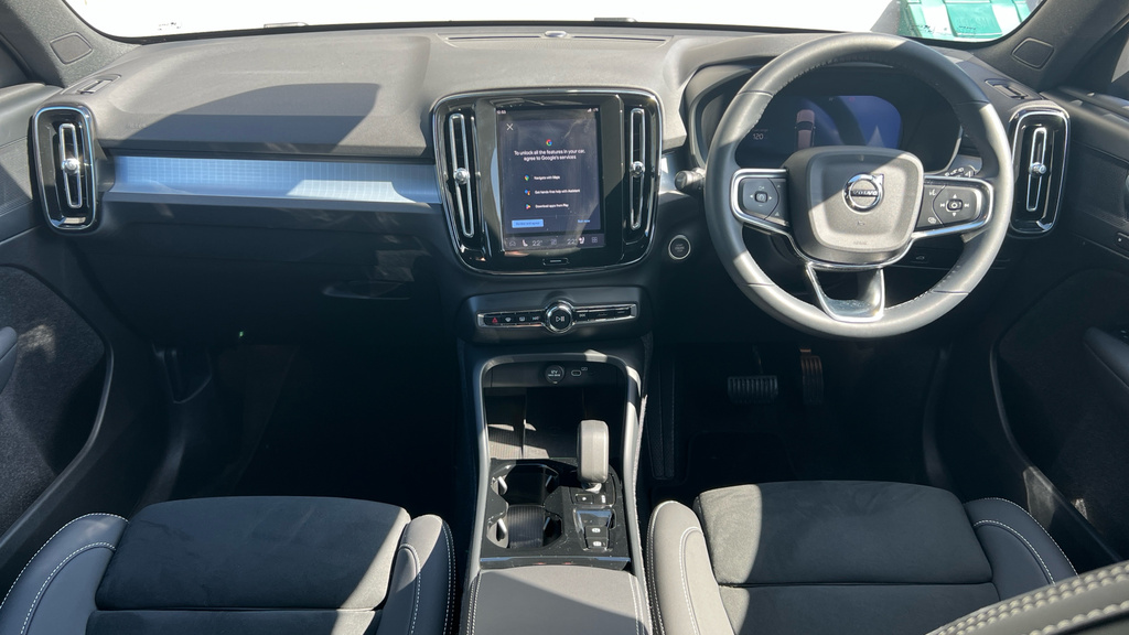 Volvo XC40 Volvo Xc40 Estate 2.0 B3p Plus Black Edition A FE75XFL Black #5