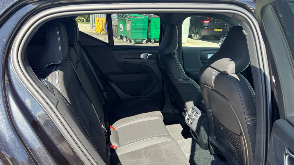Volvo XC40 Volvo Xc40 Estate 2.0 B3p Plus Black Edition A FE75XFL Black #6