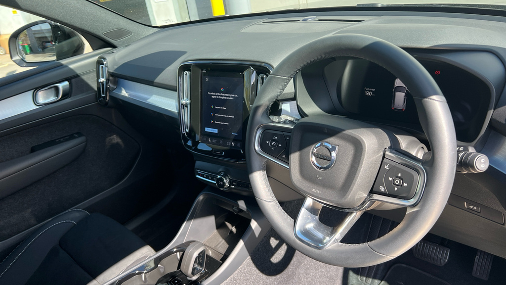 Volvo XC40 Volvo Xc40 Estate 2.0 B3p Plus Black Edition A FE75XFL Black #4