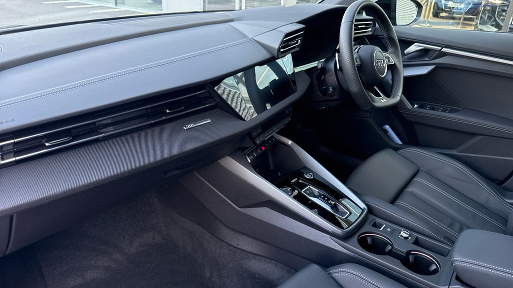 Audi A3 A3 35 Tfsi Black Edition S Tronic KR25YHX Blue #2