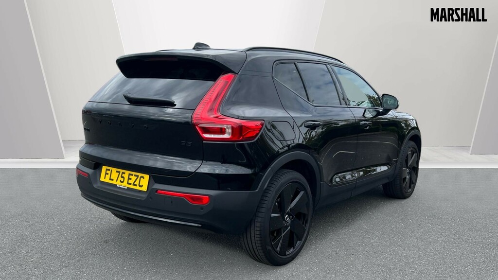 Volvo XC40 Volvo Xc40 Estate 2.0 B3p Plus Black Edition A FL75EZC Black #2