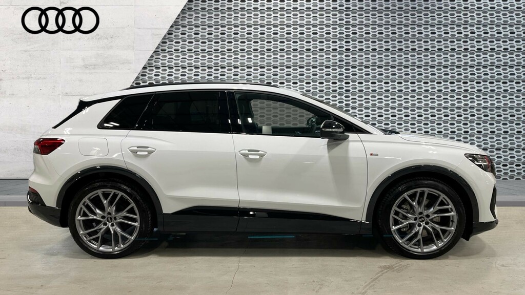 Audi Q4 E Tron Audi Q4 Black Edition 55 E-tron Quattro 250,00 Kw LX26OTC White #4