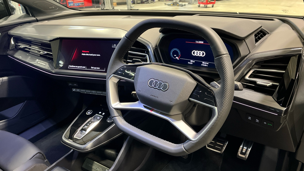 Audi Q4 E Tron Audi Q4 Black Edition 55 E-tron Quattro 250,00 Kw LX26OTC White #6