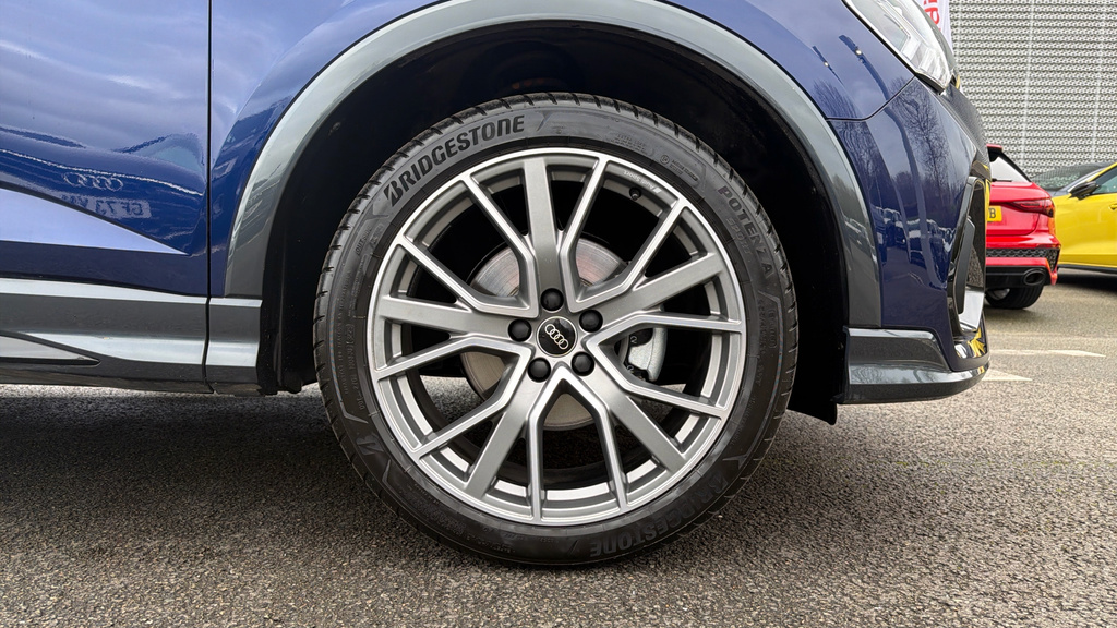 Audi Q3 Q3 35 Tfsi Black Edition S Tronic LS75XYA Blue #5