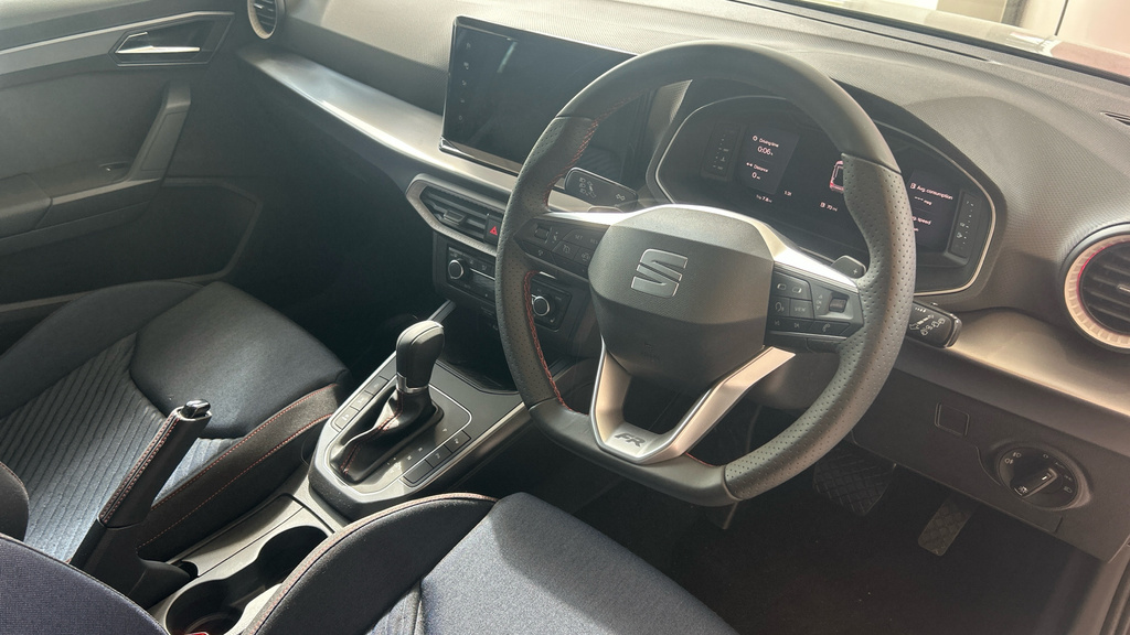 Seat Arona Arona 1.0 Tsi 115 Fr Black Edition Dsg Hatchba EY26ULJ Black #6