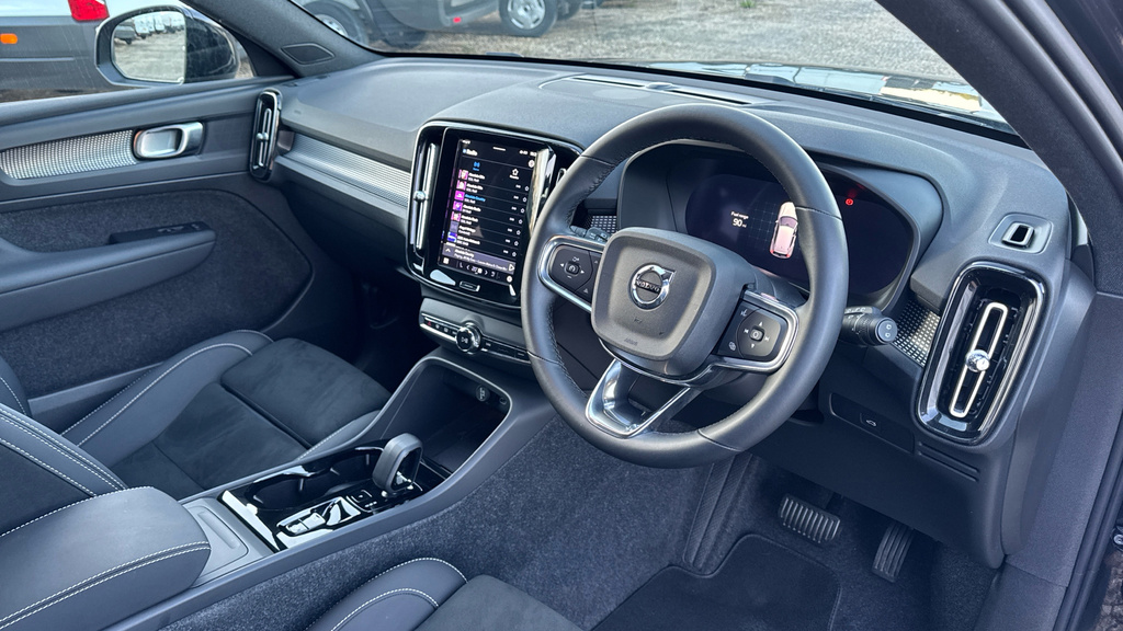 Volvo XC40 Xc40 2.0 B4p Plus Black Edition LL74XYV Black #4