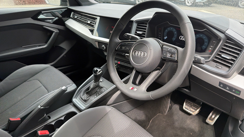 Audi A1 A1 35 Tfsi S Line S Tronic KN75HGL Black #6